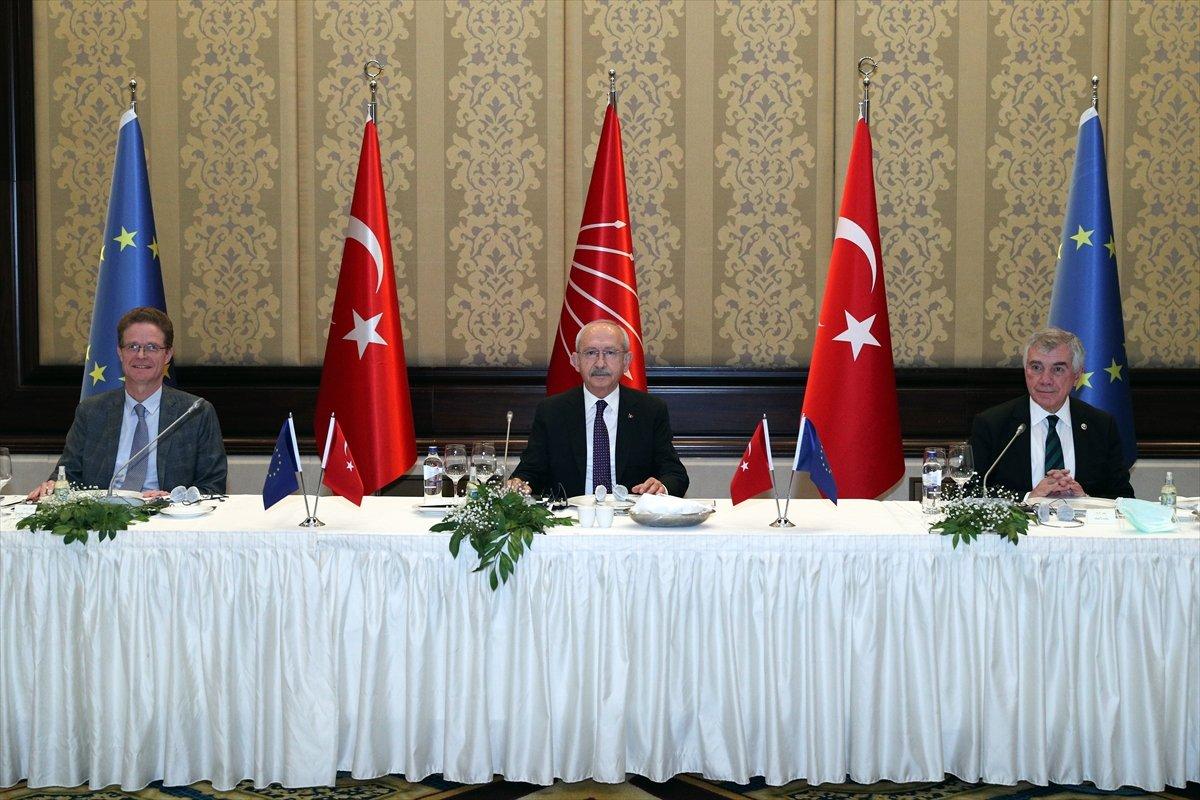 Kılıçdaroğlu, AB üyesi ülkelerin büyükelçileriyle yemek yedi