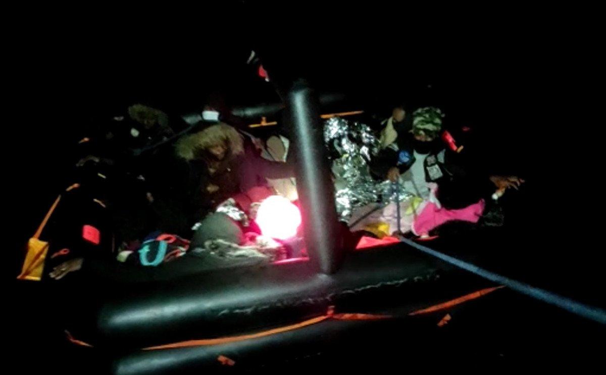 Ayvacık açıklarında 16 kaçak göçmen kurtarıldı