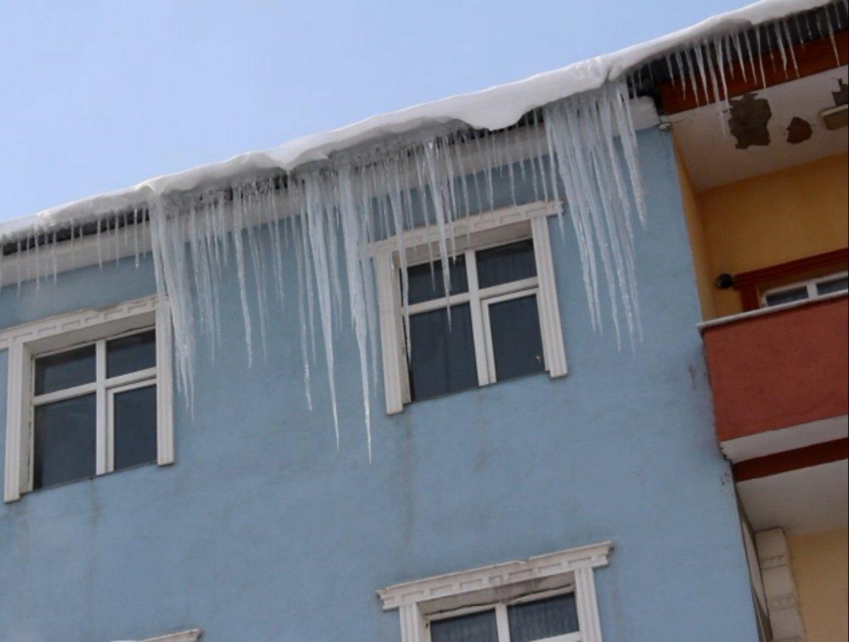 Van'da hava sıcaklığı, eksi 39'u gördü