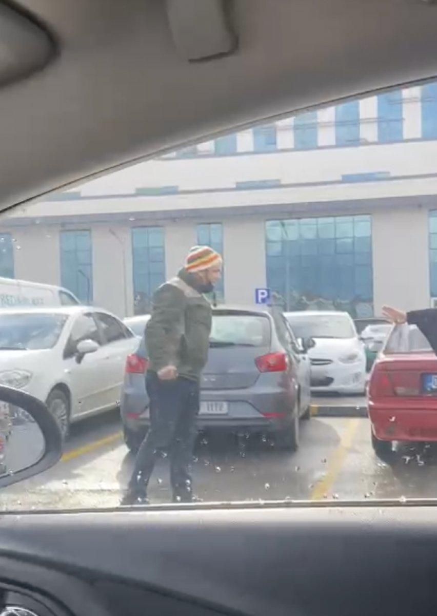 Sakarya'da hastane otoparkında bıçaklı tartışma