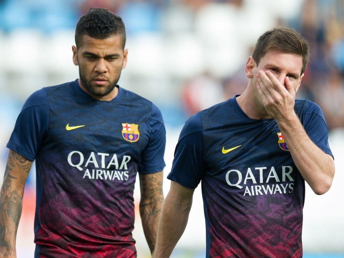 Daniel Alves: Messi, kariyerini Barcelona'da bitirse harika olur