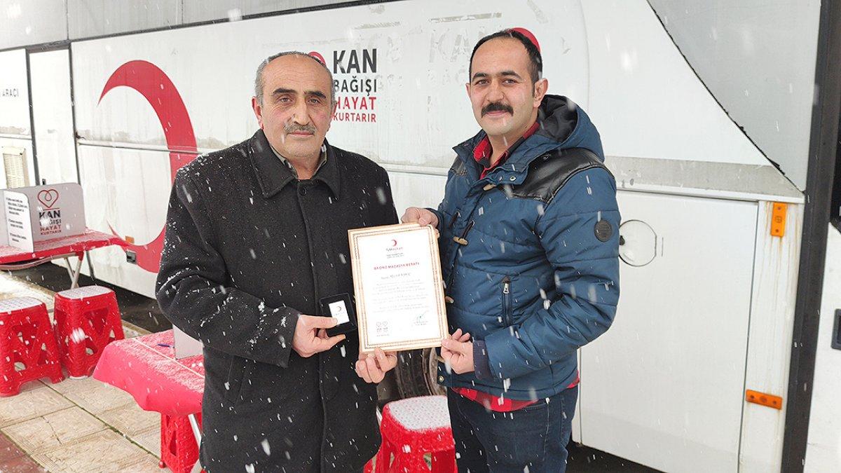 Amasya'da baba ile oğlunun kan bağışı yarışı