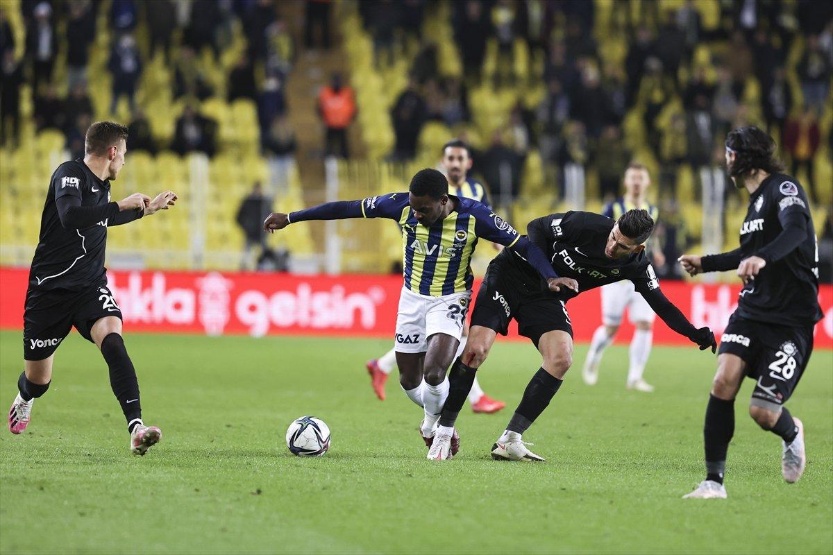 Fenerbahçe Altay'ı 2 golle geçti