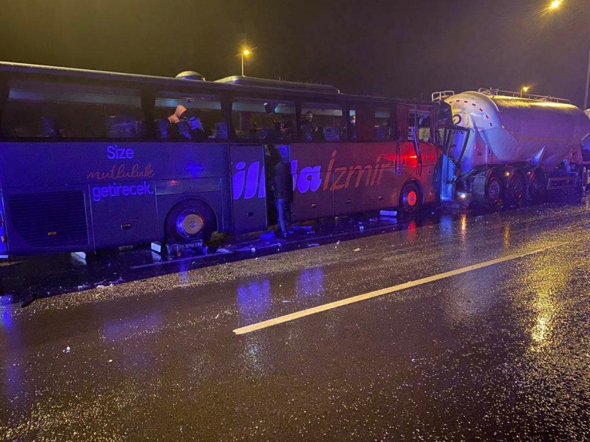 Mersin TEM Otoyolu'nda zincirleme kaza: 13 yaralı