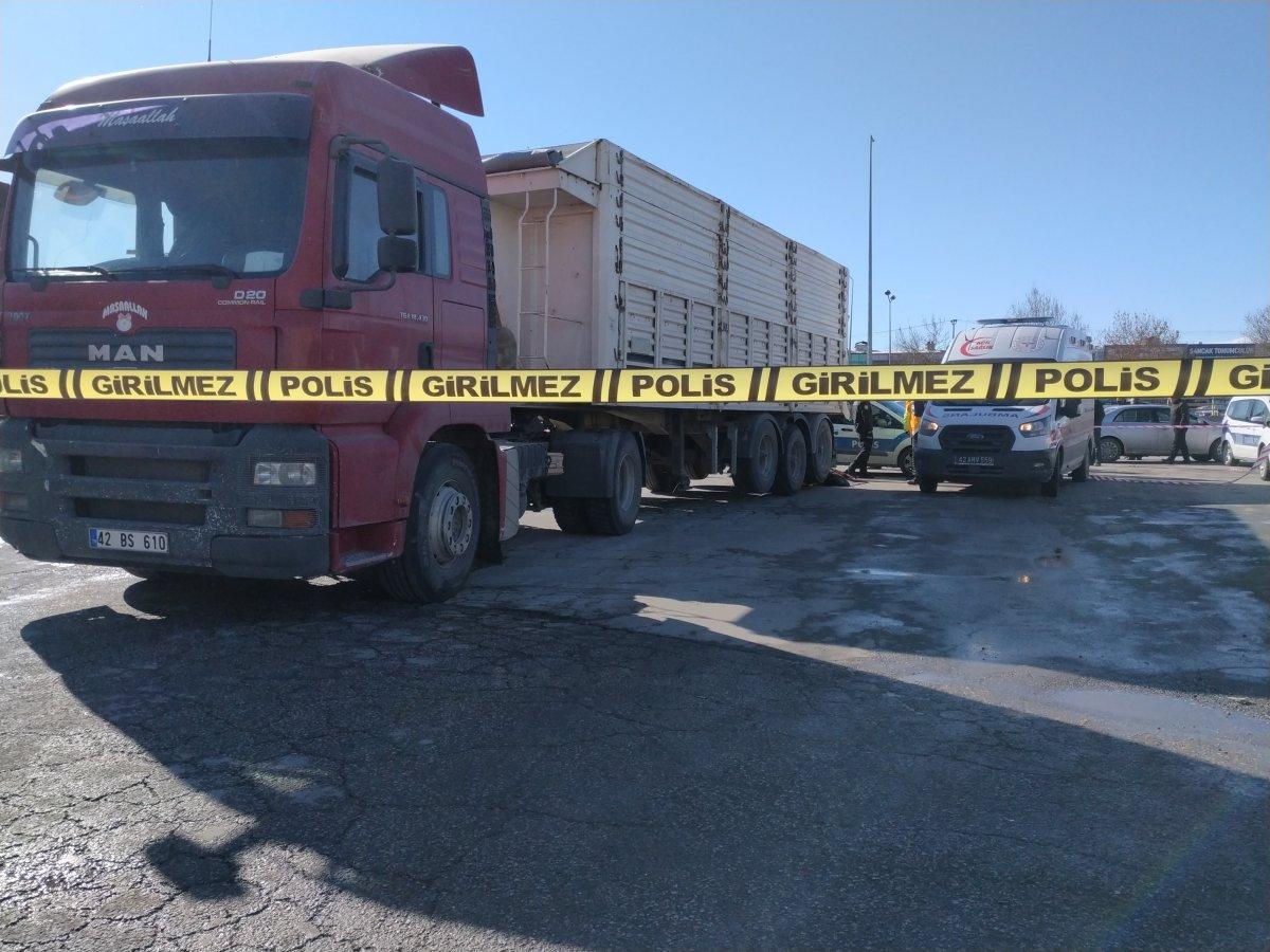 Konya'da tırın altında kalan yaşlı adam hayatını kaybetti