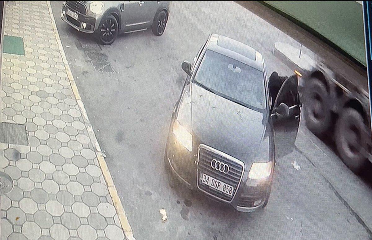 Pendik'te marketin önünde bıraktığı aracı çalındı