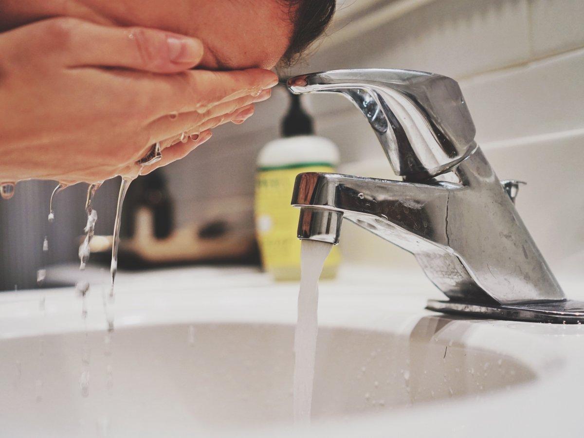 Yüzünüzü suyla yıkamanın sağladığı 5 olumlu etki