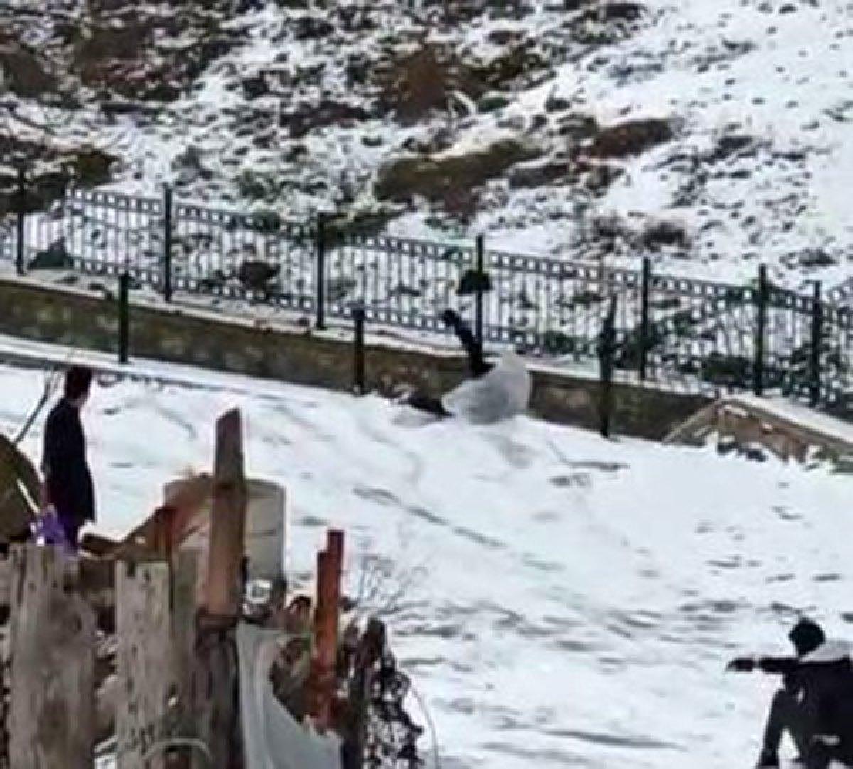 Burdur'da poşetle kayarken kanala düştü