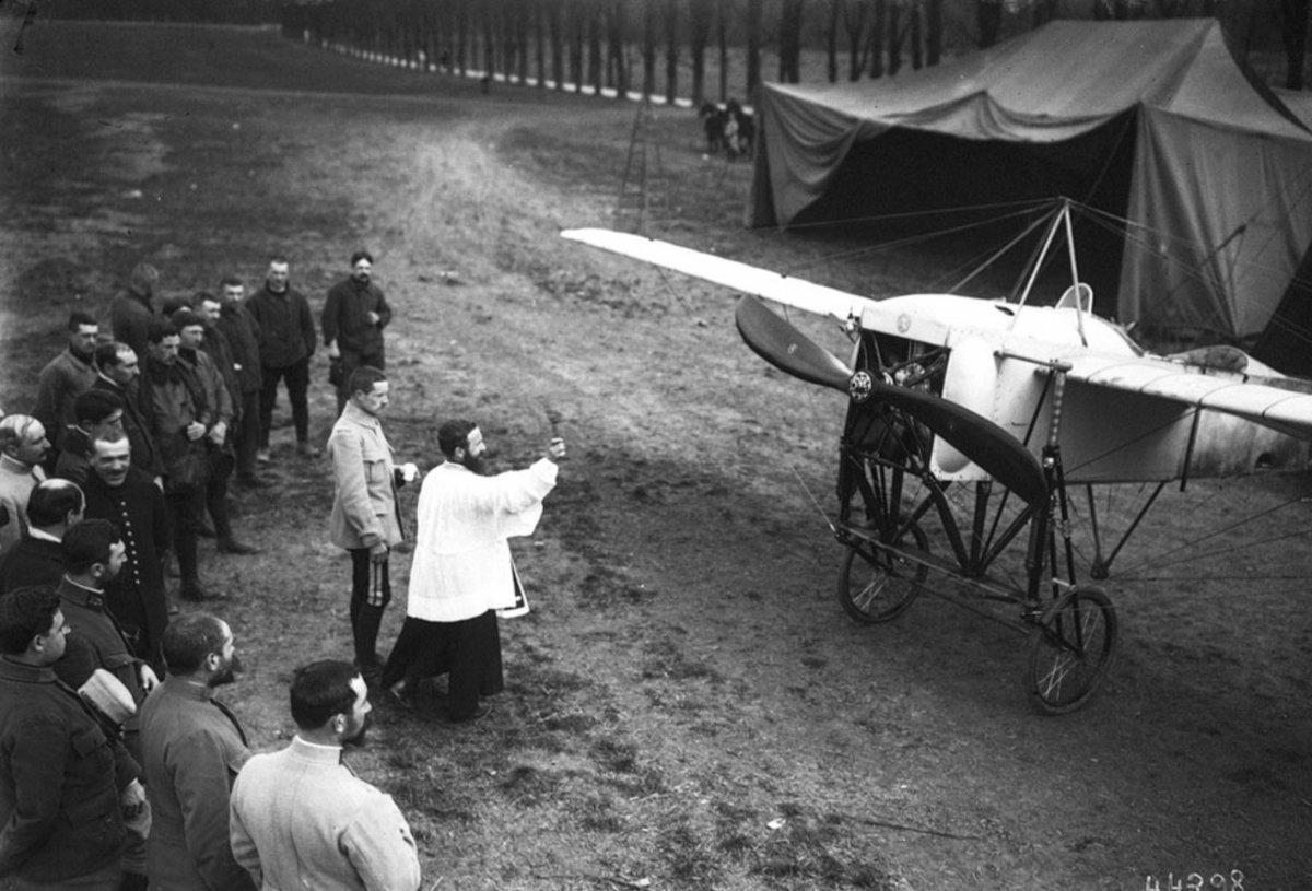 Yunanistan yeni aldığı savaş uçaklarını kutsadı