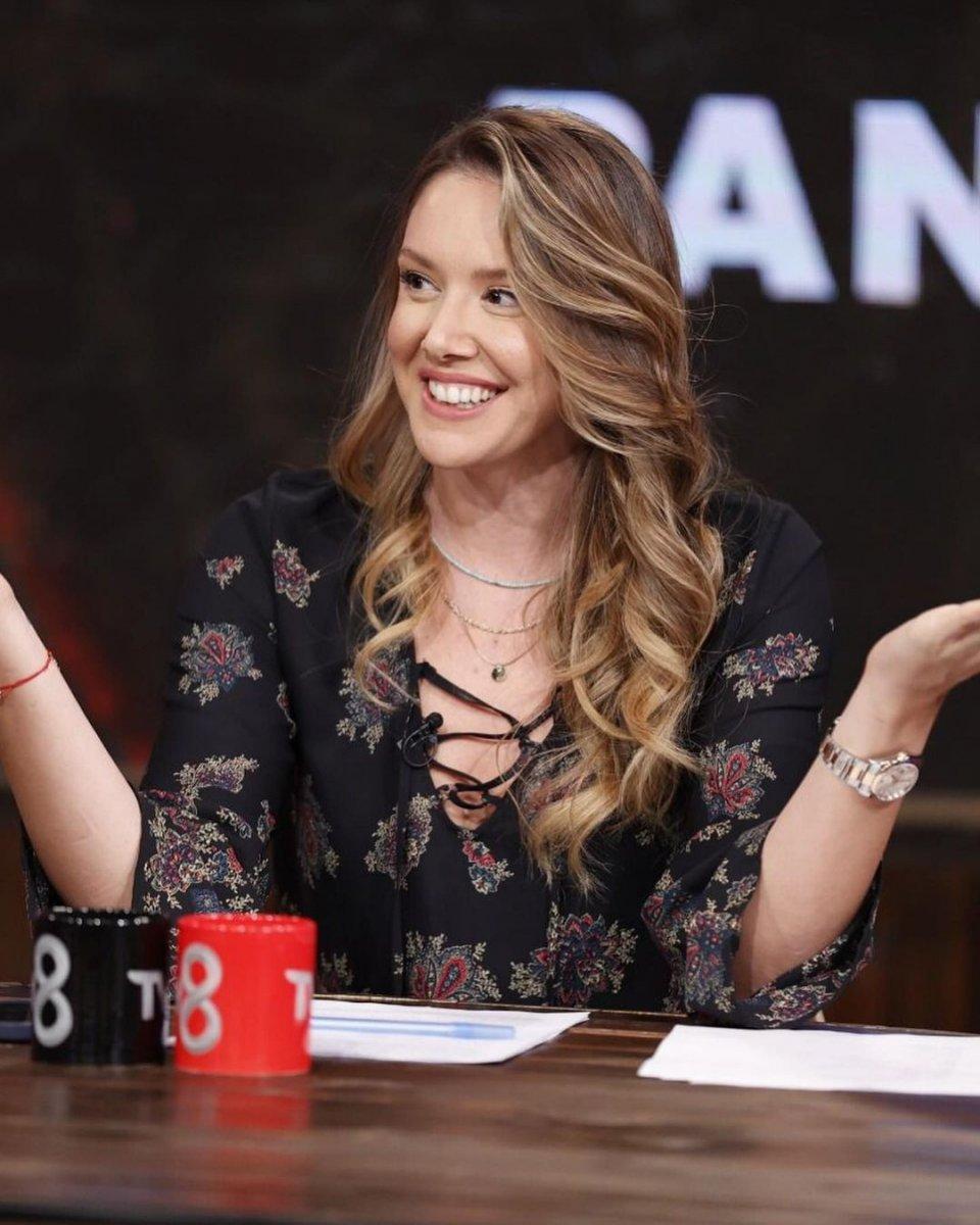 Kübra Açıl, Acun Ilıcalı ile çalışmaya başladı