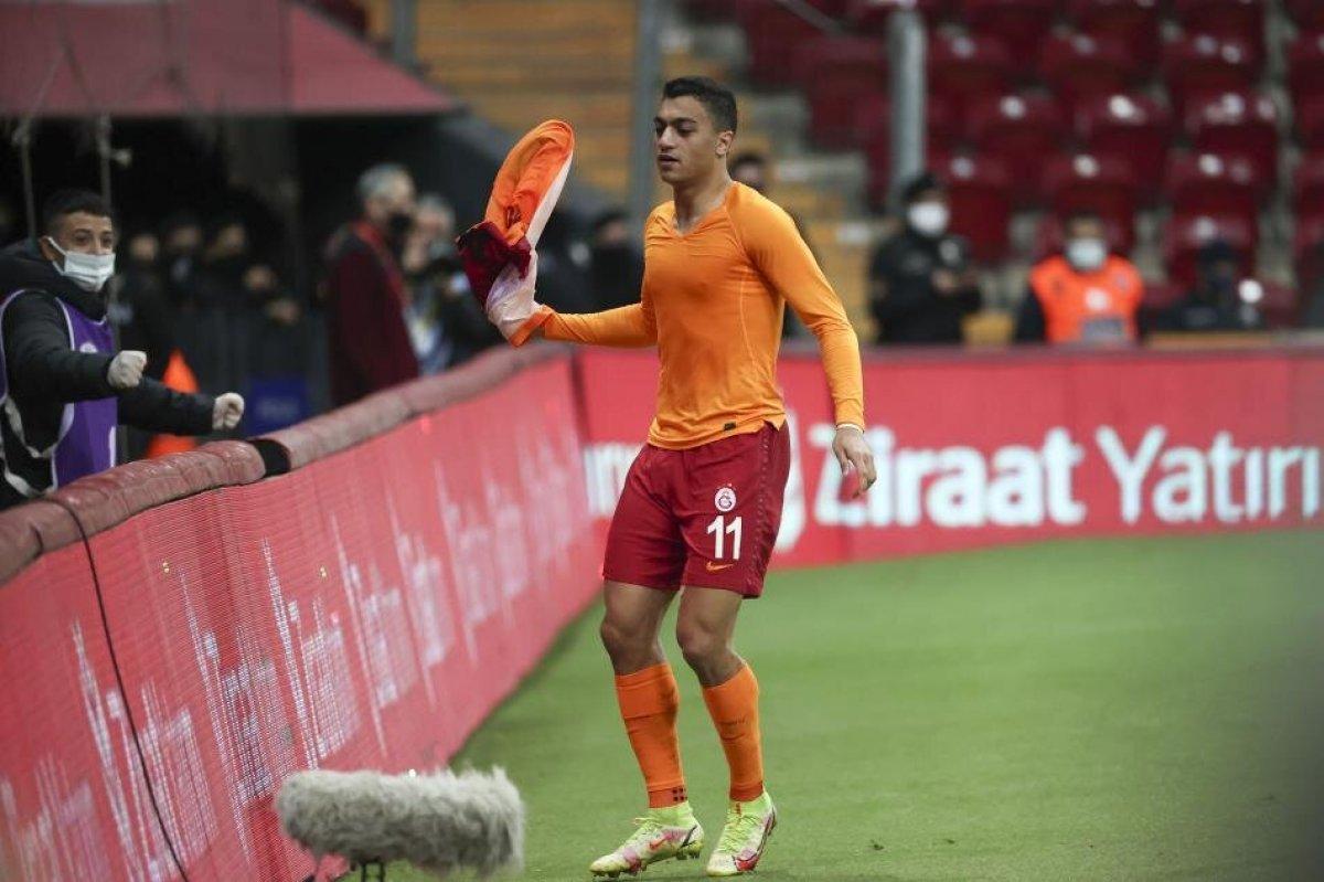 Lyon, Mostafa Mohamed'in peşinde