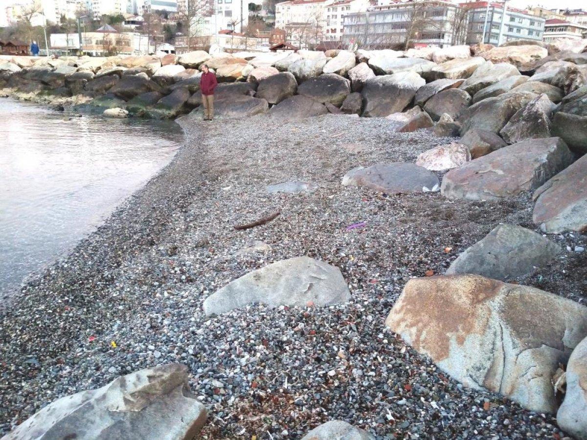 Bandırma'da deniz 10 metre geri çekildi