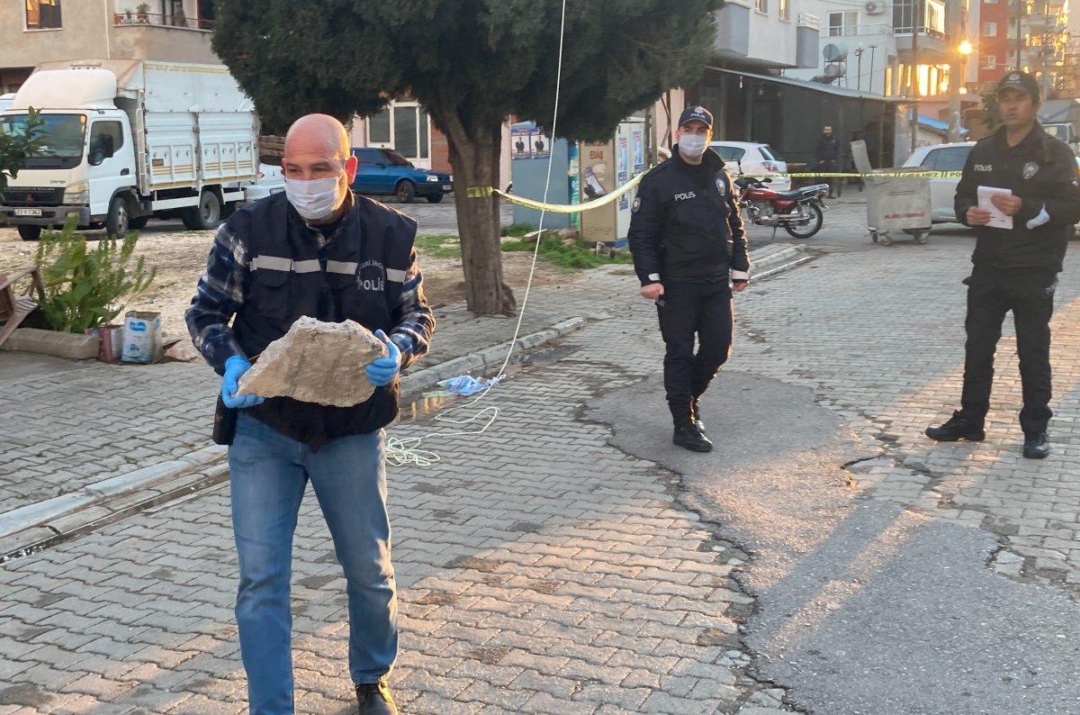 Mersin'de kafasına taş düşen kadın hayatını kaybetti