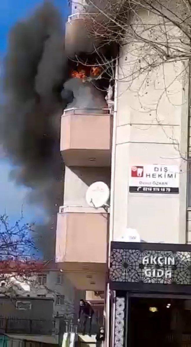 Ataşehir'de hamile kadın yangından kurtarıldı