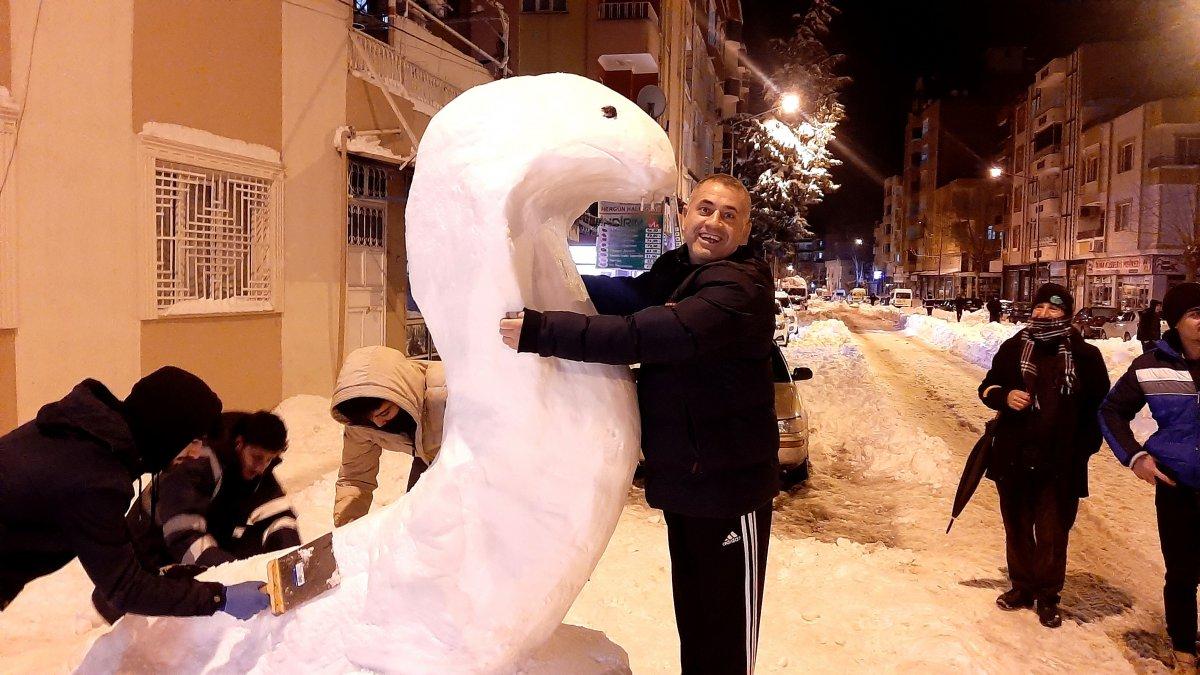 Adıyaman’da kardan kral kobra yaptılar