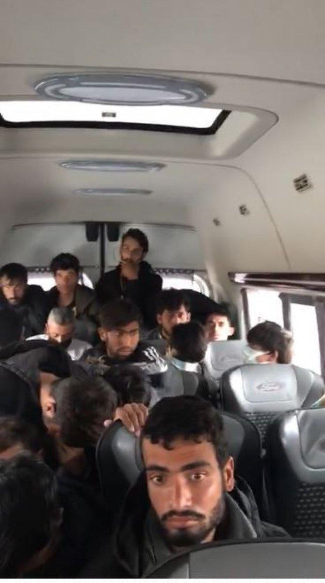 Göçmen kaçakçılarına operasyon: 17 gözaltı