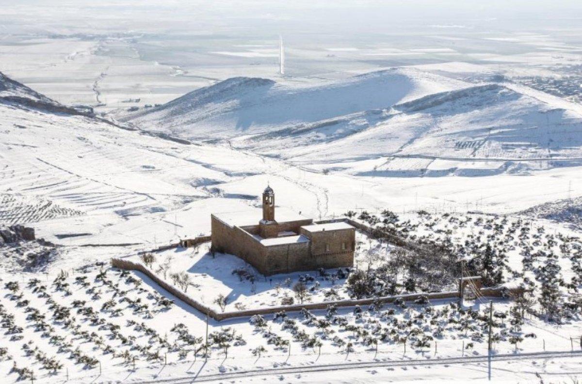 Mardin'de kartpostallık kar manzaraları