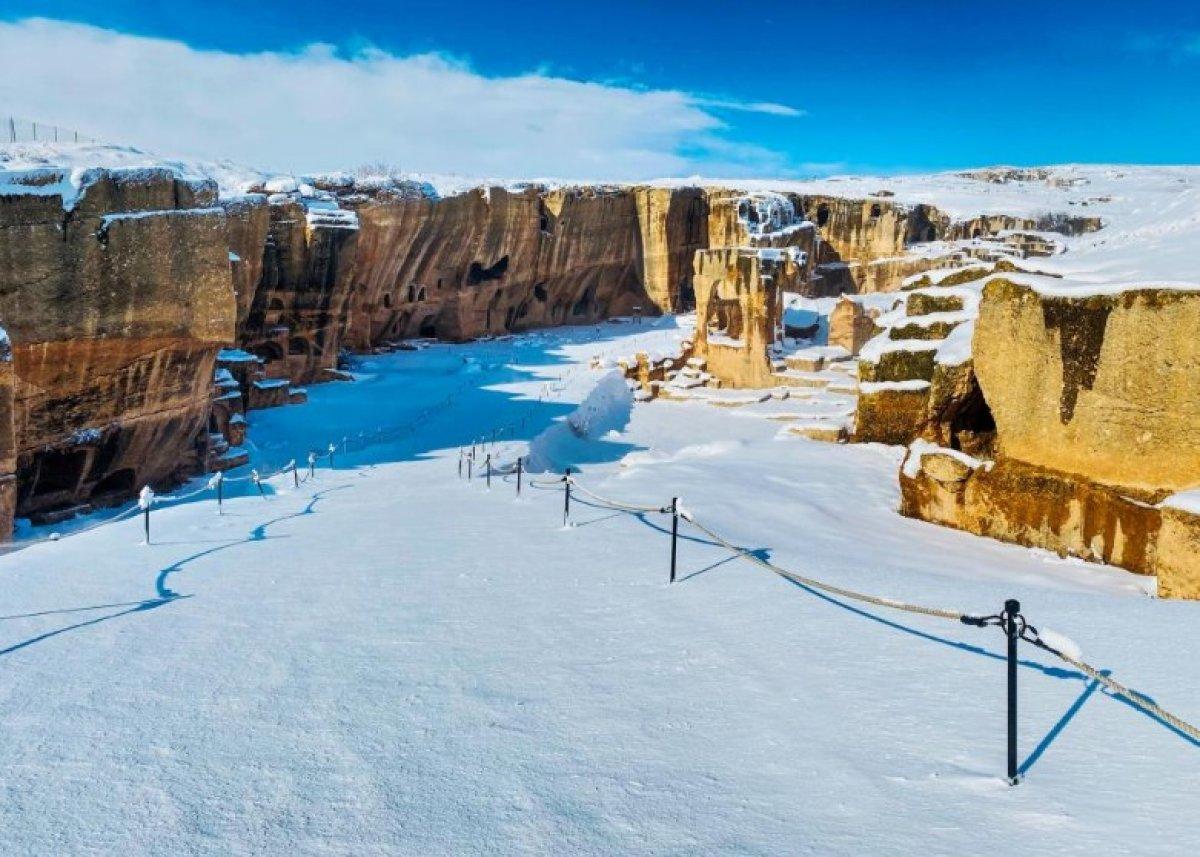 Mardin'de kartpostallık kar manzaraları