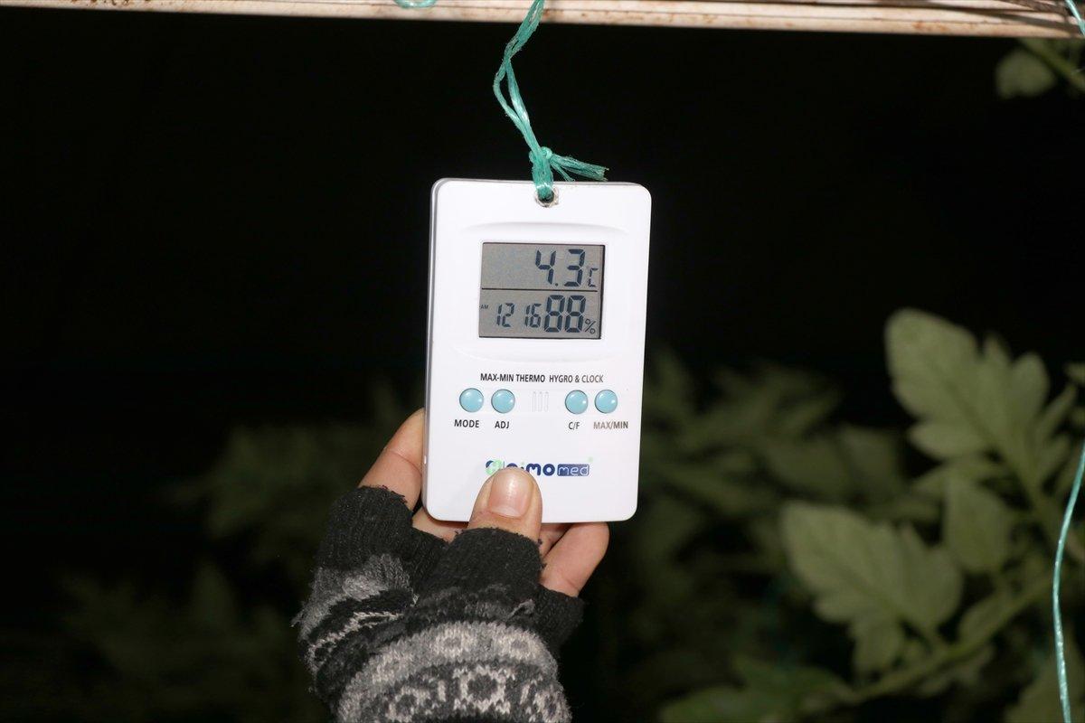 Muğla'da seracıların sobalı zirai don nöbeti