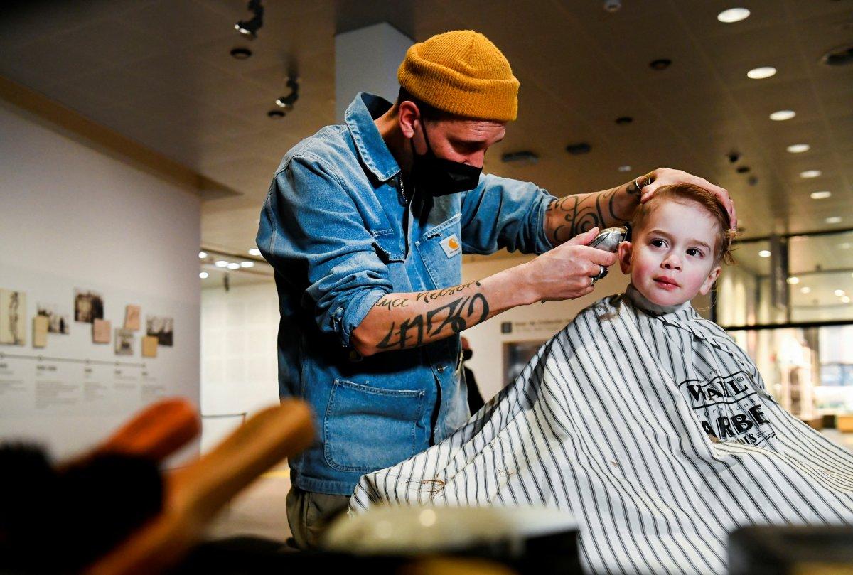 Hollanda'da konser salonlarında kısıtlamalar protesto edildi