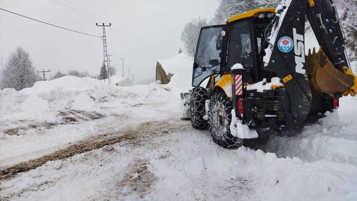 Orta ve Doğu Karadeniz'de köy yolları kapandı