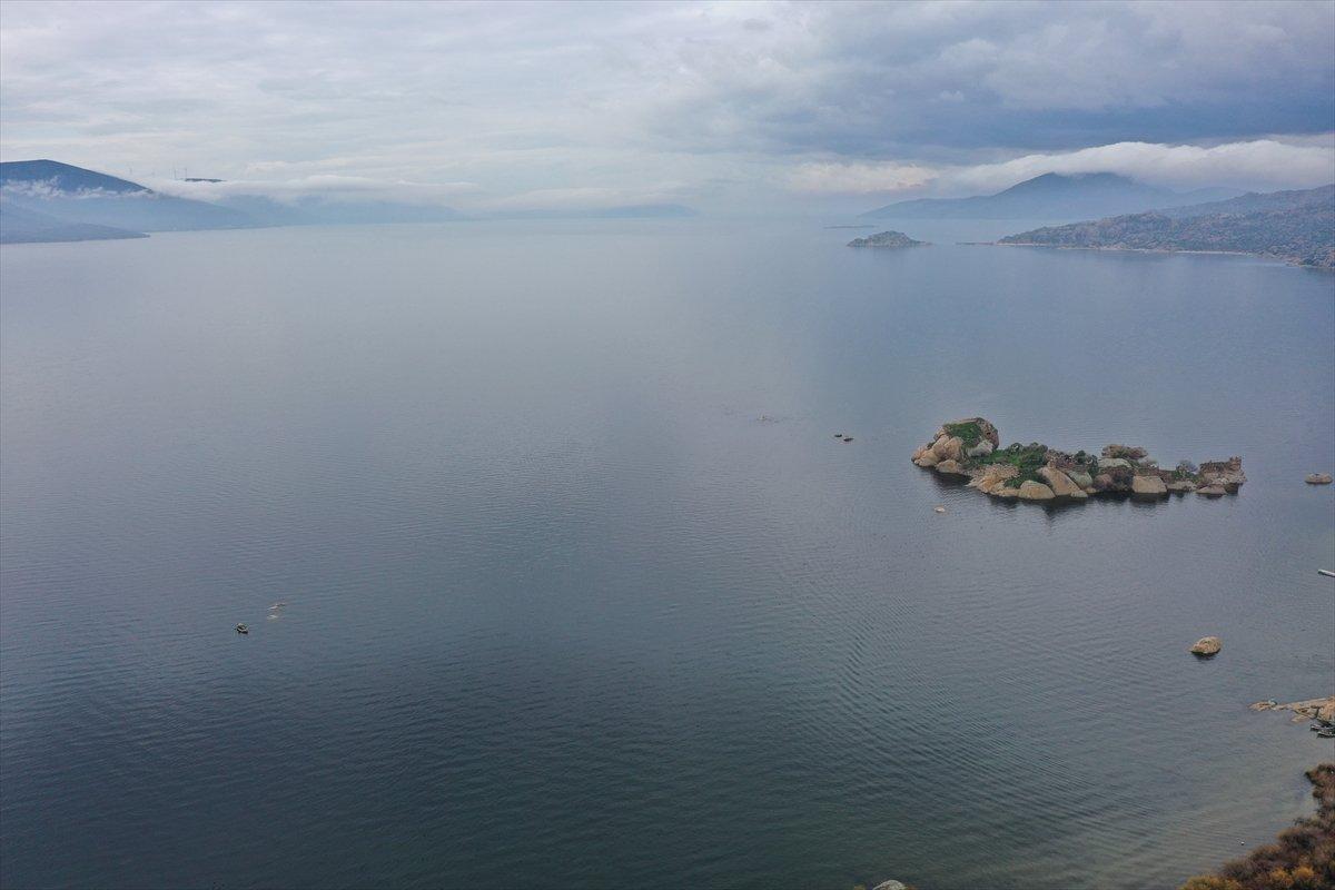 Yağışlar nedeniyle kendine gelen Bafa Gölü'nde bahar manzaraları