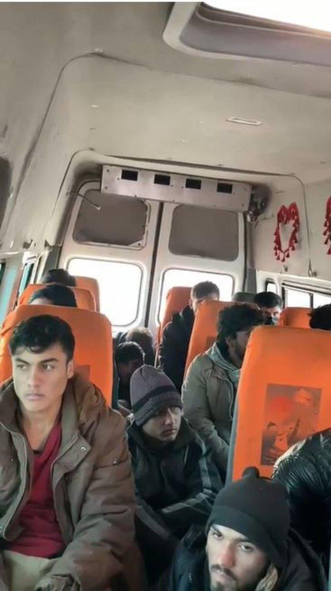 Göçmen kaçakçılarına operasyon: 17 gözaltı