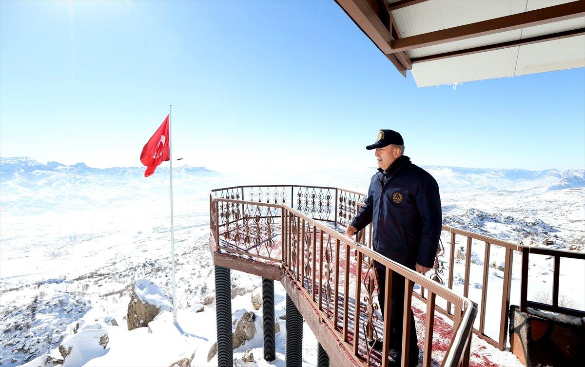 Hulusi Akar, TSK komuta kademesi ile sınırın sıfır noktasında