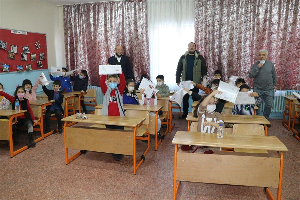 Öğrencilerin karne günü: Yarıyıl tatili başladı