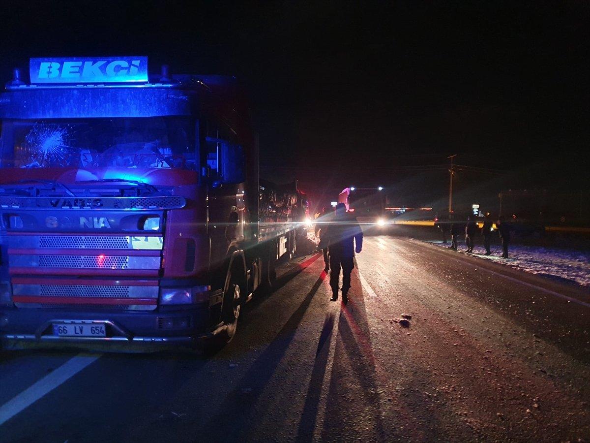 Denizli'de yolcu otobüsü tıra arkadan çarptı