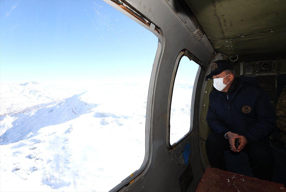 Hulusi Akar, TSK komuta kademesi ile sınırın sıfır noktasında