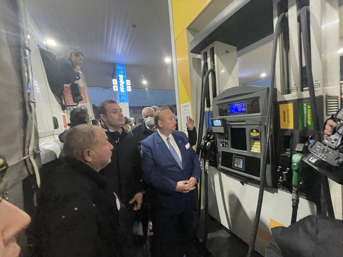 CHP'li Akın, akaryakıt fiyatlarına tepki gösterdi, Silivri'den Bornova'ya tır ile gitti