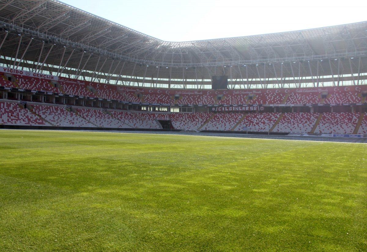 Sivas 4 Eylül Stadı, alttan ısıtma ile Fenerbahçe maçına hazırlanacak