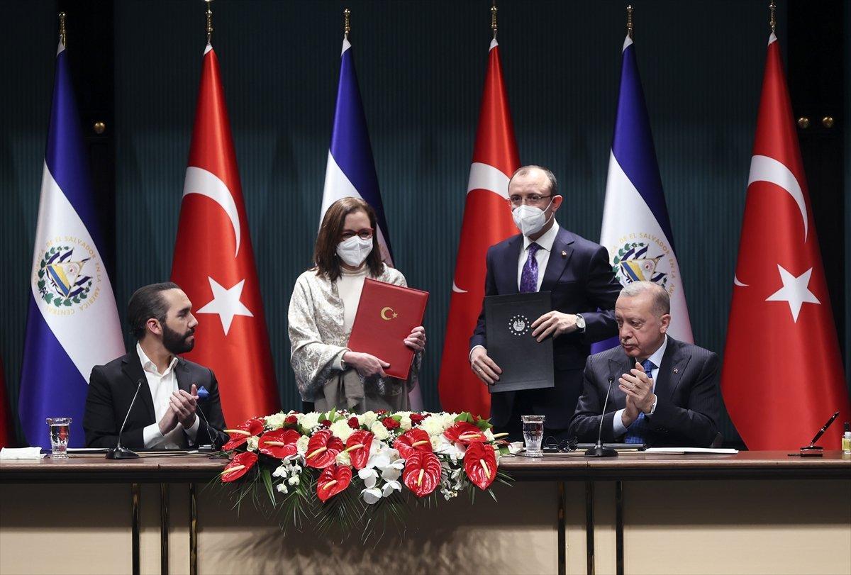 Nayib Bukele'den bir Türkçe espri daha