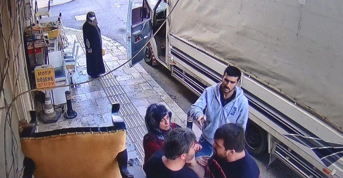 Antalya’da 50 lira için birbirine girdiler