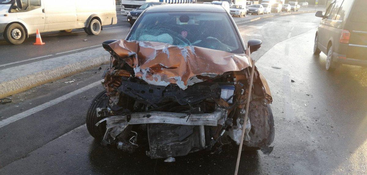 Arnavutköy’deki kazada otomobil hurdaya döndü, sürücüsü öldü