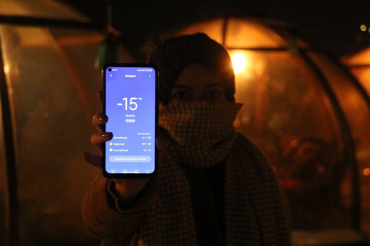 Sivas'ta hava eksi 15 derece: Kaynar su havada dondu