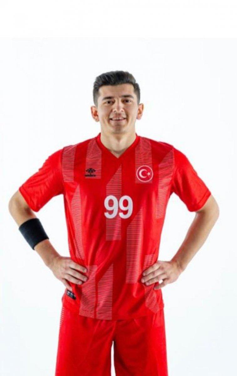 Hentbol Milli Takımı oyuncusu Alperen Arabacı'ya Rum kesiminde karantina