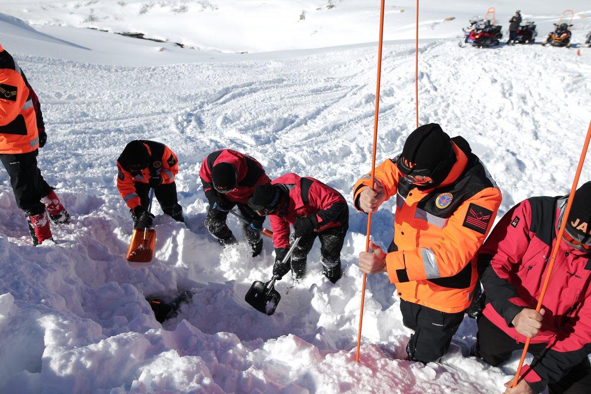 Uludağ’da nefes kesen çığ tatbikatı