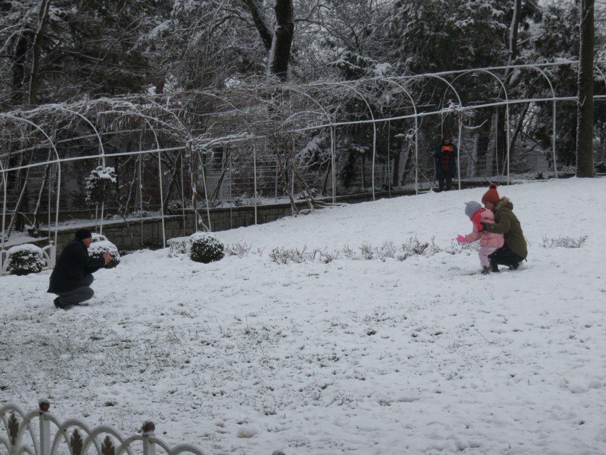 Çamlıca Tepesi beyaza büründü, ortaya kartpostallık manzaralar çıktı