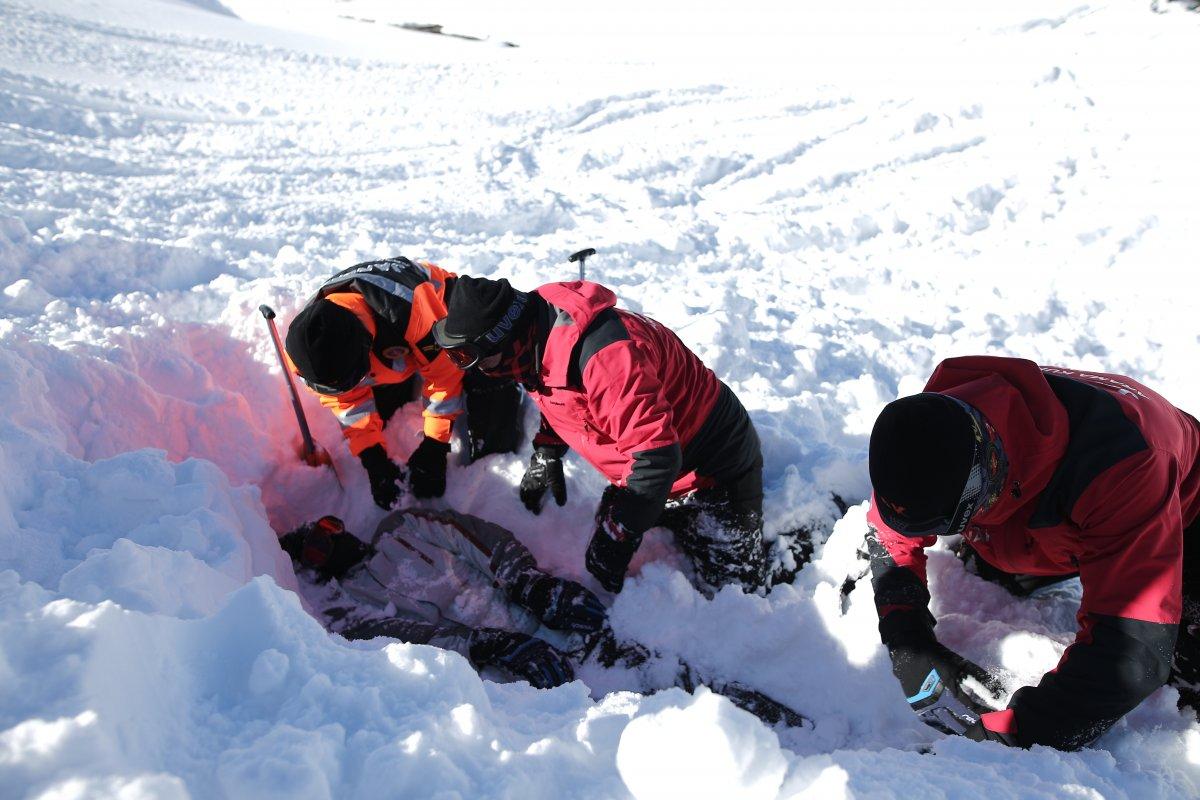 Uludağ’da nefes kesen çığ tatbikatı