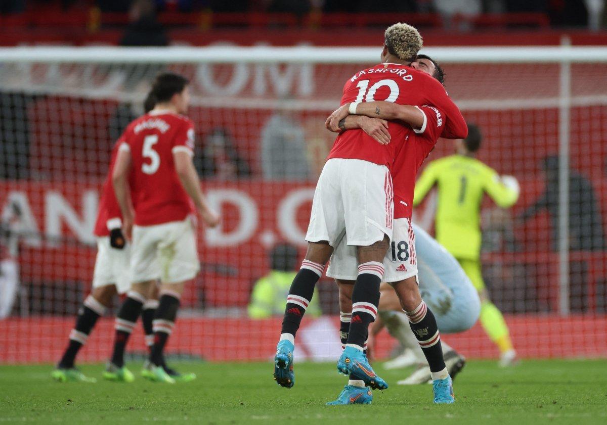 Manchester United son dakikada güldü