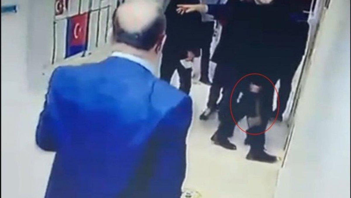 Gaziosmanpaşa'da okula baltayla gelen veli tekrar gözaltına alındı