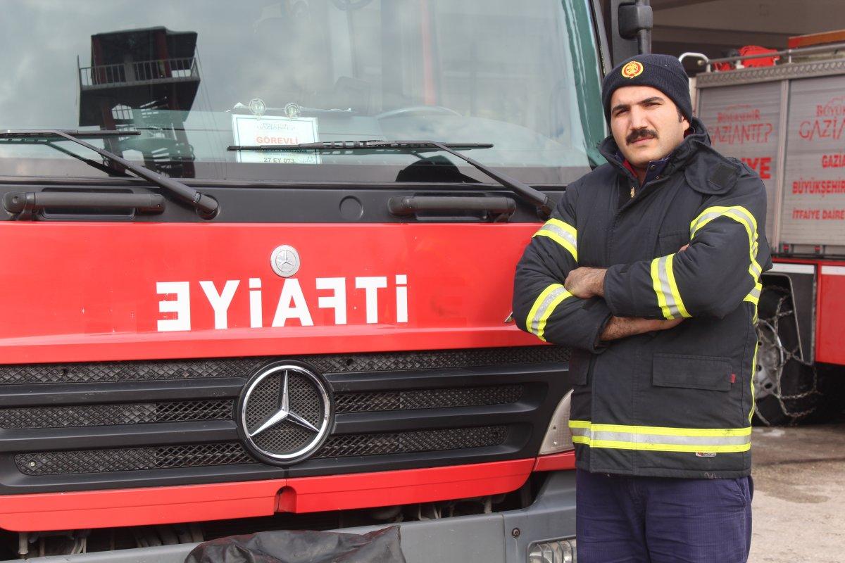 Gaziantep’te itfaiye eri hasta kadını sırtında taşıdı