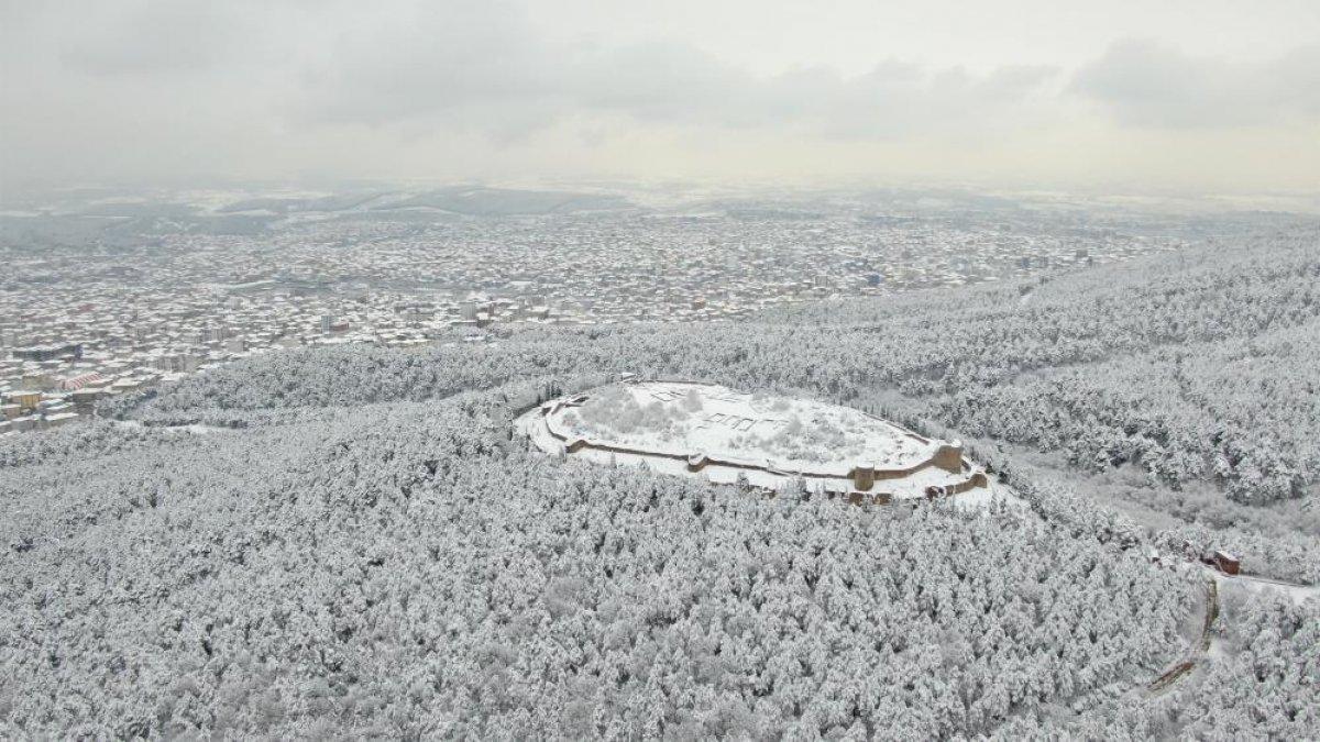 Aydos Kalesi beyaza büründü, görenler mest oldu