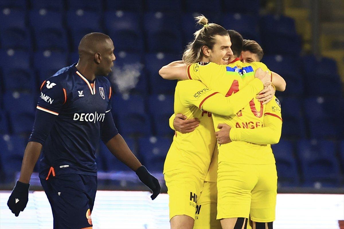 Göztepe deplasmanda Başakşehir'i devirdi