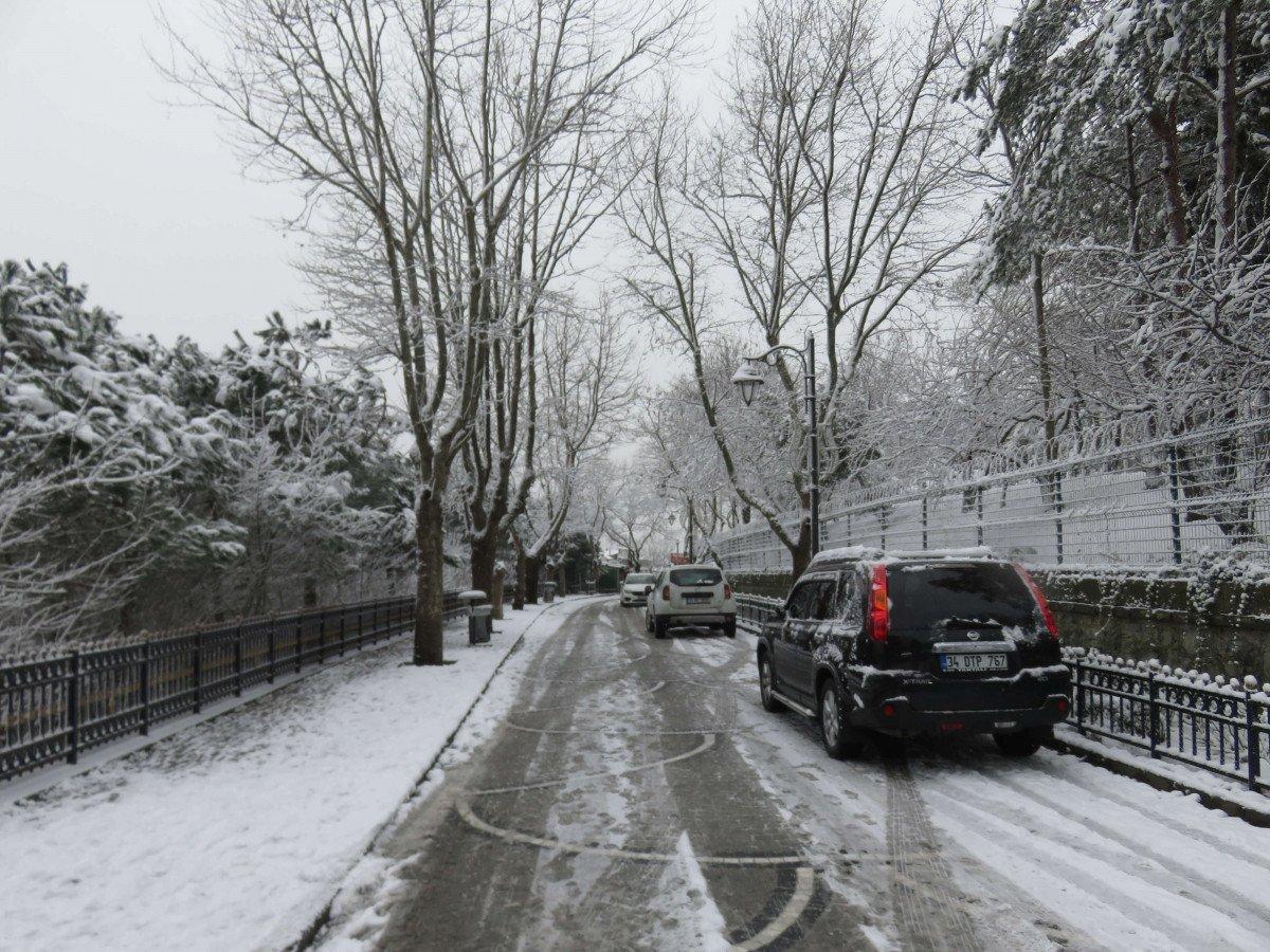Çamlıca Tepesi beyaza büründü, ortaya kartpostallık manzaralar çıktı