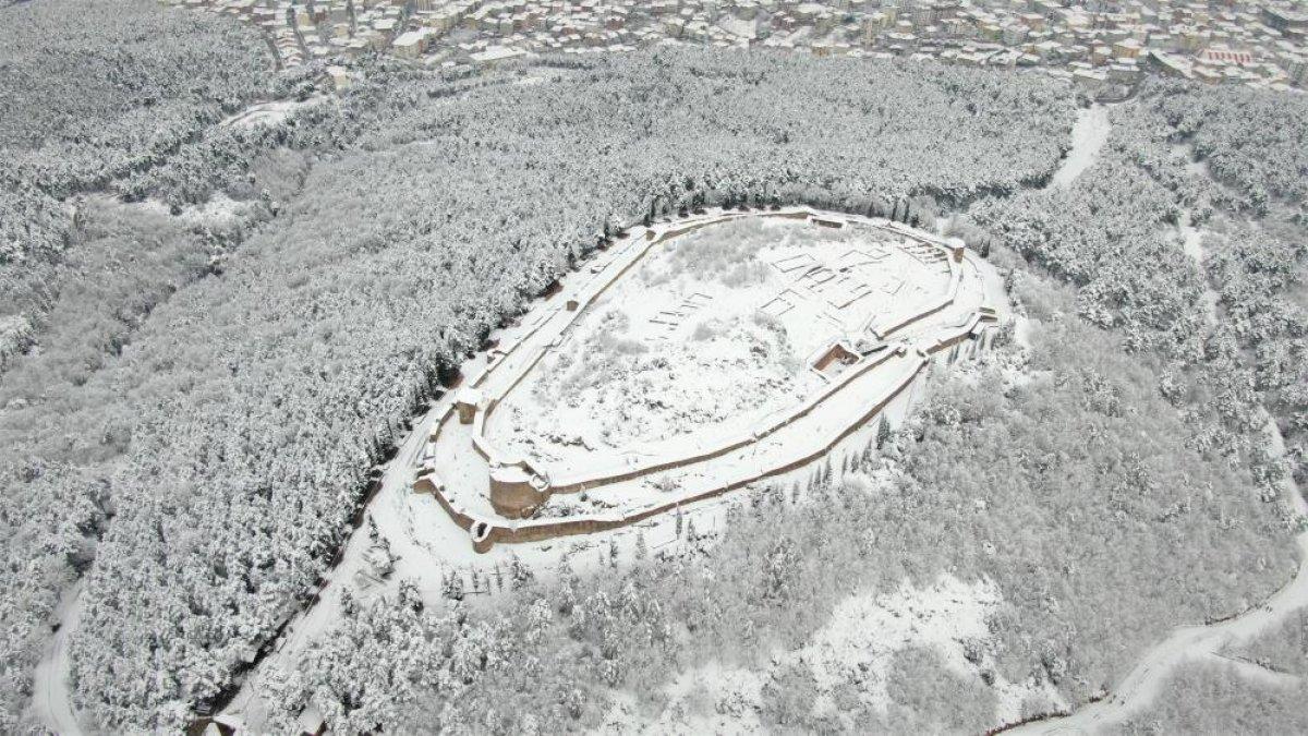 Aydos Kalesi beyaza büründü, görenler mest oldu