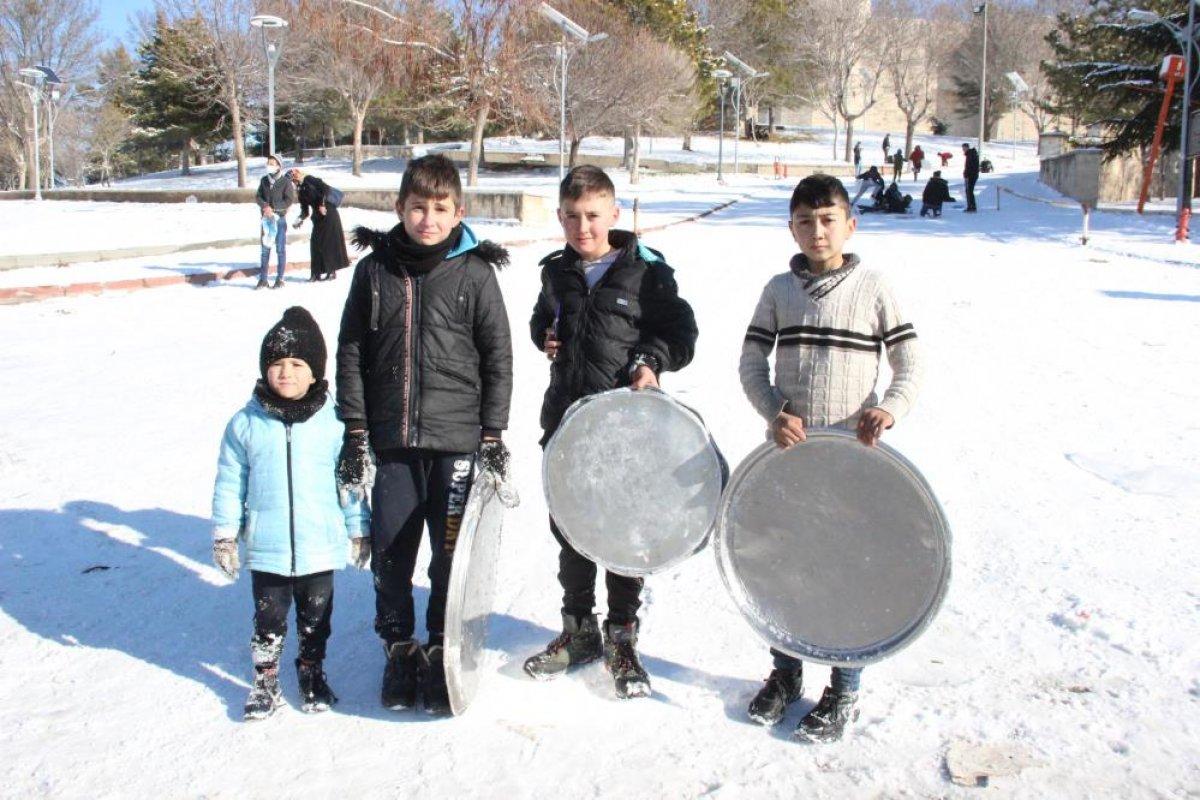 Karın tadını çıkarmak isteyenler Karaman Kalesi'ne akın ettı