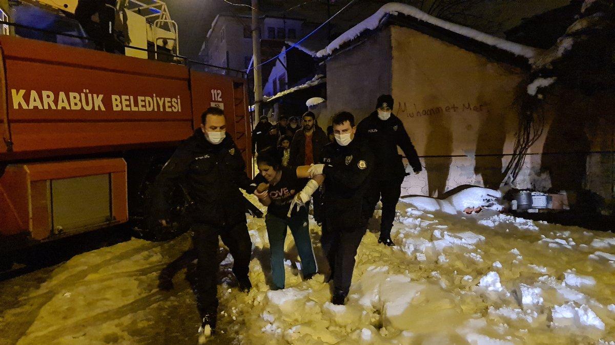 Karabük'te 3 katlı binada yangın çıktı